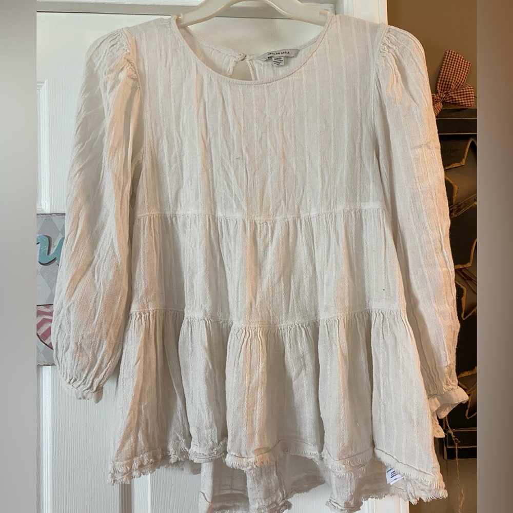 3/4 sleeve open back shirt.